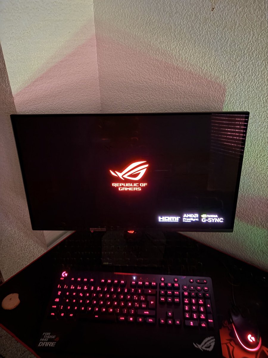 BKolaja's tweet photo. Logré Montar mi primera PC ✌🏽😜 @ASUS_ROG 
#RoG #GamingPc #RTX https://t.co/kOiunANT1U