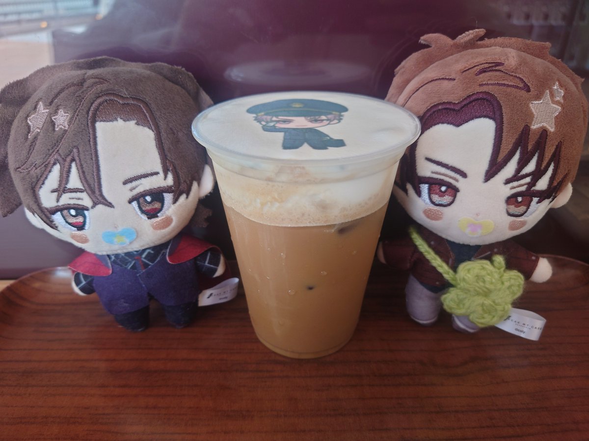 YuZuKi_2915's tweet photo. 【落とし物 探し物】拡散お願いします。
本日20:00頃～21:00
なんば オタロードから新今宮までの裏道で
ブレイクマイケースの皇坂/槻本の
おしゃぶりシールの付いたぬいぐるみ(写真)
2体が入った黒の猫型ポーチを落としました。
拾われた方、警察に届けてくれた方 など⬇ https://t.co/vWKKkP3yAm