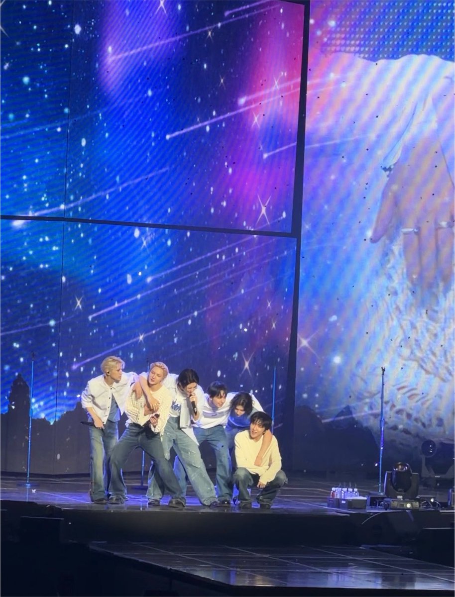 shyuux9's tweet photo. 십 대의 추억을 가져간 신의 의미는 아마 너희인 것 같아  #보이넥스트도어 #KNOCK_ON_Vol_2 https://t.co/DjxeYscgKn