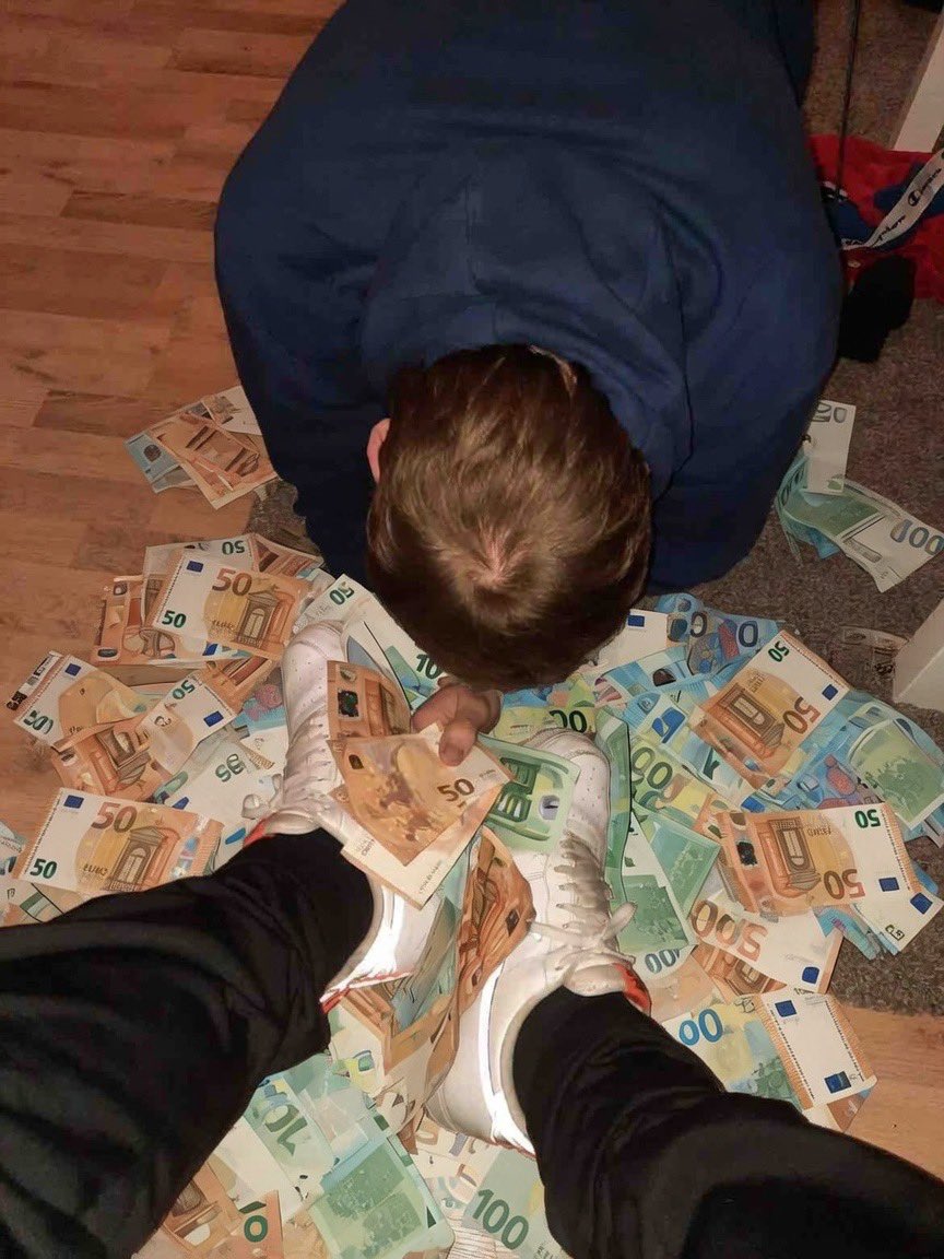 CASHMASTERMOO's tweet photo. #findomnl #slaves #cashmaster #edging https://t.co/gnWfUgVePb