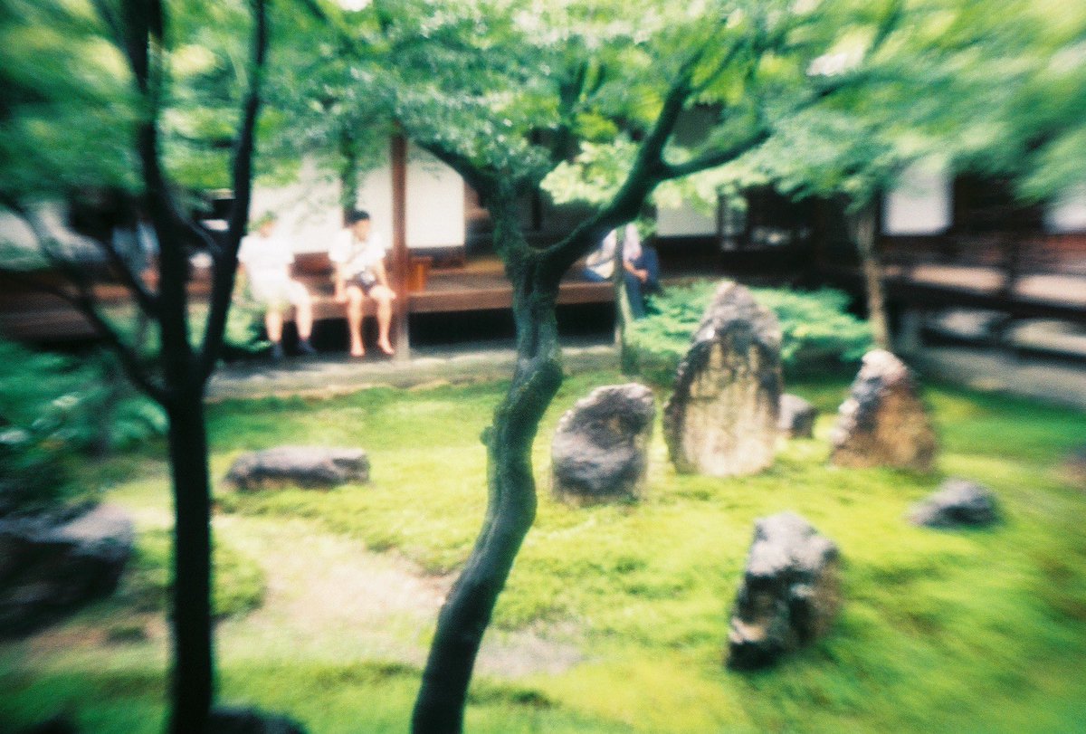 hello_keynabe's tweet photo. 9年前に撮ったきりにしていたフィルムを現像してきました。
劣化しててどうだろうか…と思ったら、昔友人と旅した京都の写真が。

懐かしいなあ。

MINOLTA SRT101 https://t.co/ajRMsNfxj2