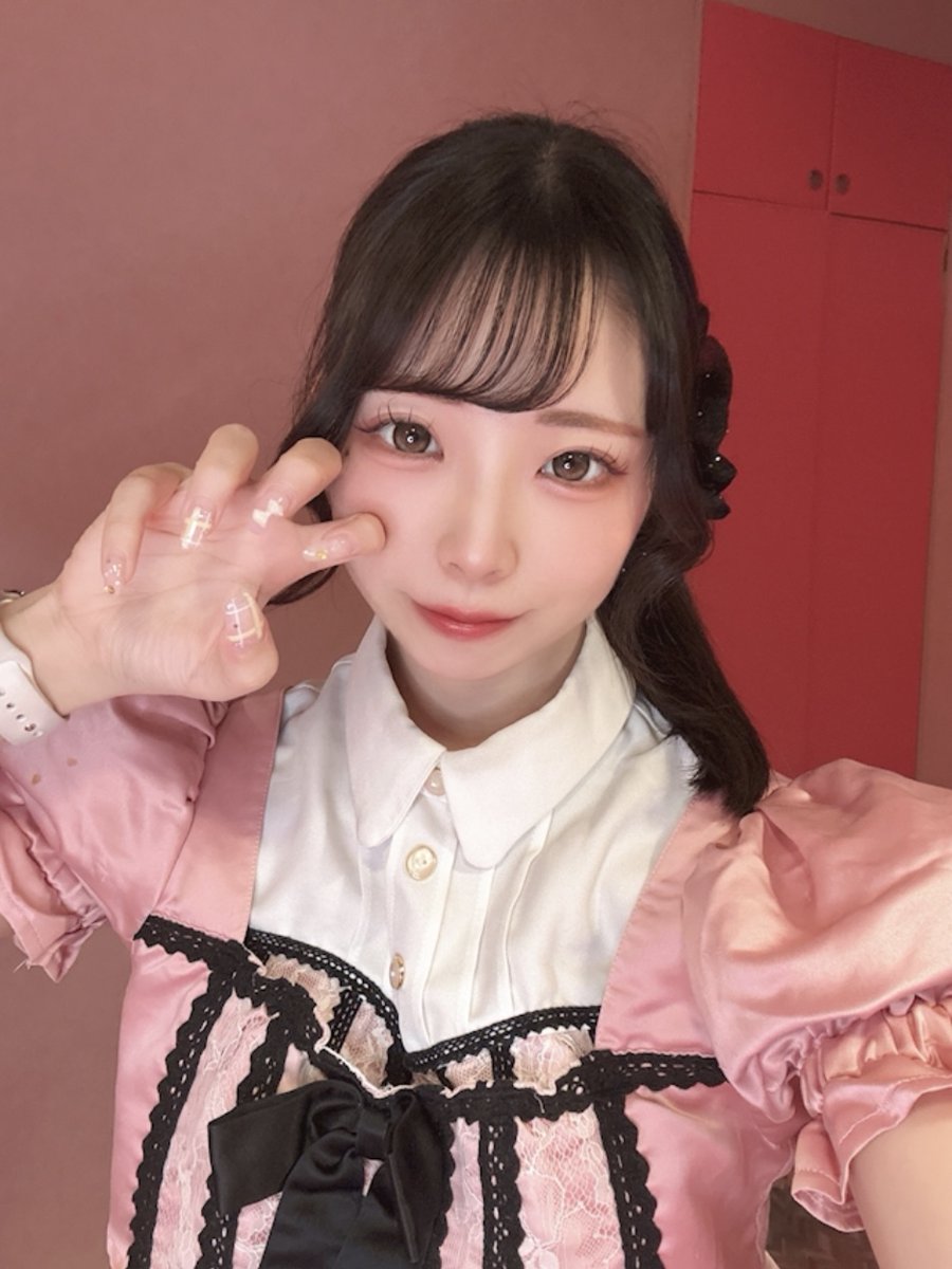 pinmon_u's tweet photo. 今からでもピンクモンスター梅田店で乾杯できます👾

ゆっくり話したい方も楽しめます。
にぎやかに飲みたい方も、ゆっくり話したい方もお待ちしています。
出勤情報を見て、気にな���キャストに会いに来てもらえたら嬉しいです。
飲み放題でわいわい楽しみたい方にぴったりです🎀
お得情報や出勤情報はリンク先から確認できます。
梅田で楽しく飲める場所を探している方におすすめです。

楽しい夜にしましょう🥂

#東通り #梅田コンカフェ #大阪コンカフェ #ピンモン #コンカフェ巡り #梅田 #飲み放題

https://t.co/CMrbqQAm9S