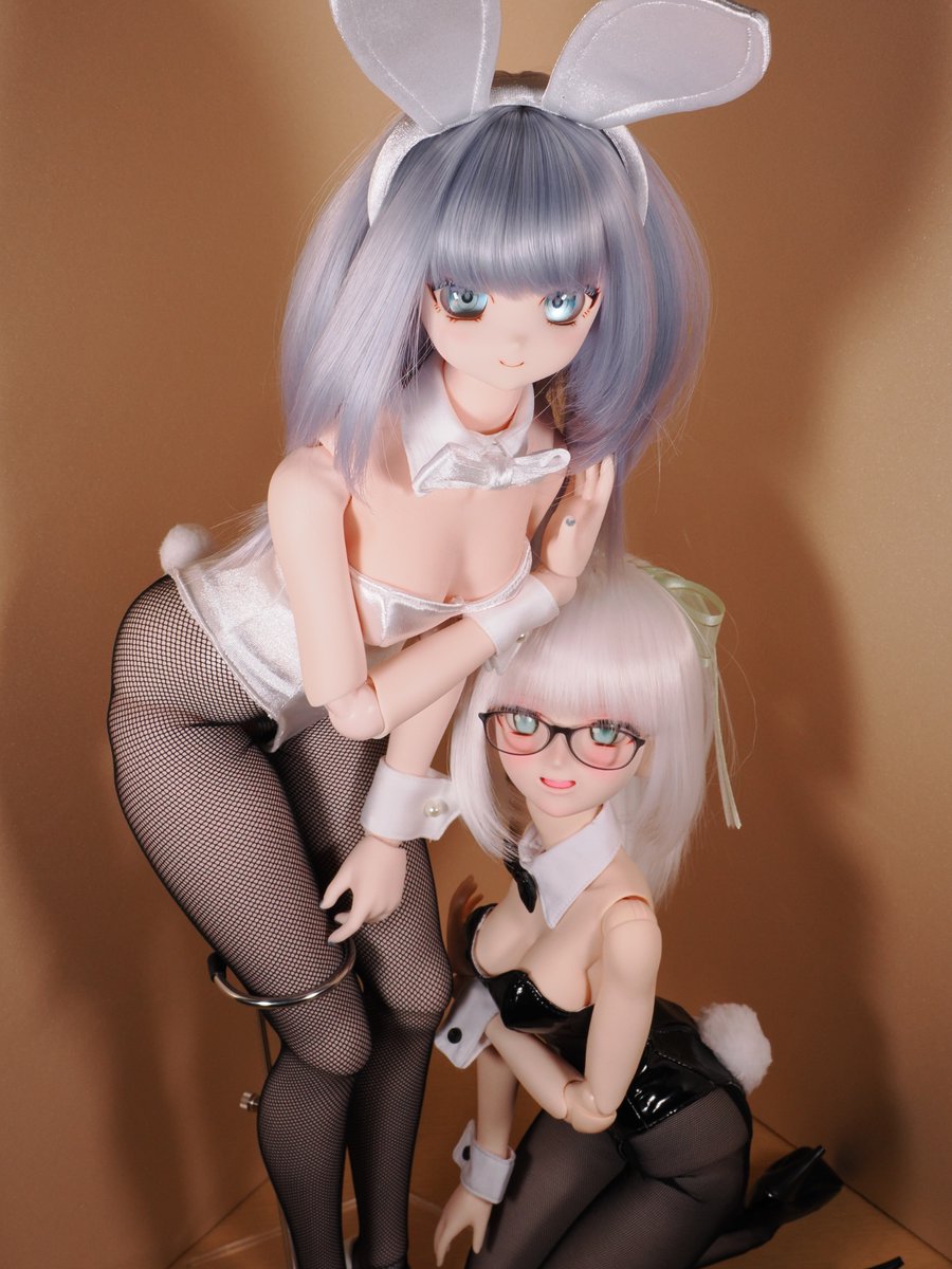 ishikari_P's tweet photo. 今日はバニーの日らしいので、きさらさんとねねこさんにバニーになってもらった(ねねこさんのバニー耳無くしちゃったけど)。
DDとAZO2だから身長差ありすぎる上に、普段ツーショット撮らないから結構苦戦してしまった。
#ドルフィードリーム
#うちのこかわいい https://t.co/HtQQRO3I5u