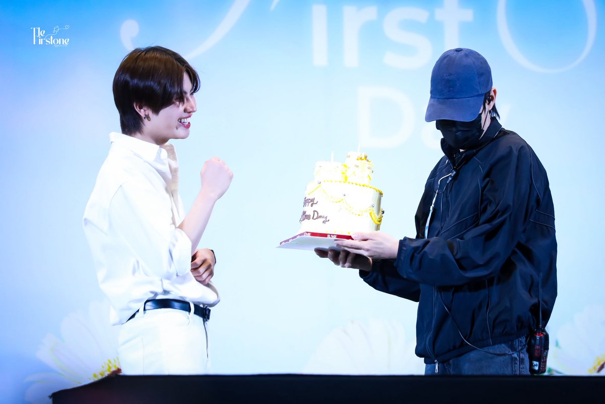 TleFirstoneTH's tweet photo. มีเด็กดีใจมาก ๆ พี่คนโปรดมาหาด้วยยย วันเกิดปีนี้แฮปปปปปี้ที่ฉุด 🎁🩷🙌🏻

FIRSTONE TURNED 26
#26thHBDFIRSTONE

#TleFirstone #เติ้ลเฟิร์สวัน 
#TLE_mtm #Firstone ♡ https://t.co/btR8En537m