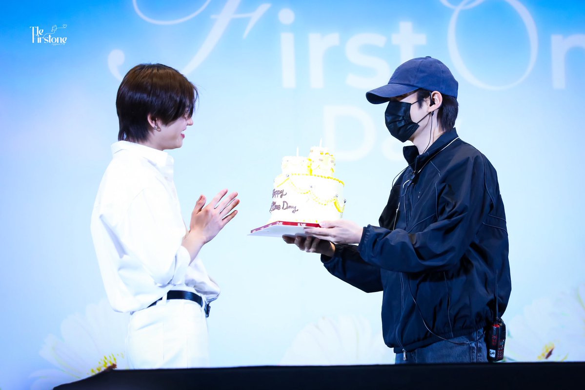 TleFirstoneTH's tweet photo. มีเด็กดีใจมาก ๆ พี่คนโปรดมาหาด้วยยย วันเกิดปีนี้แฮปปปปปี้ที่ฉุด 🎁🩷🙌🏻

FIRSTONE TURNED 26
#26thHBDFIRSTONE

#TleFirstone #เติ้ลเฟิร์สวัน 
#TLE_mtm #Firstone ♡ https://t.co/btR8En537m