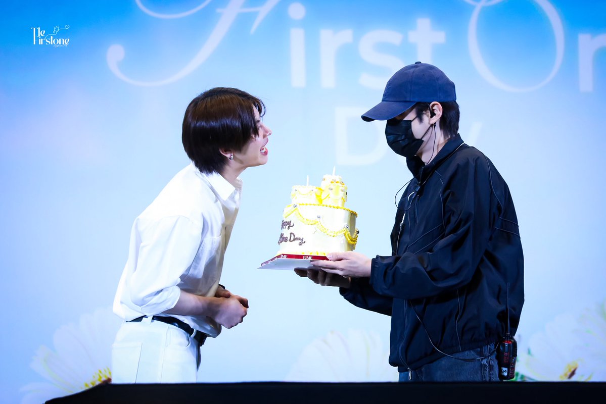 TleFirstoneTH's tweet photo. มีเด็กดีใจมาก ๆ พี่คนโปรดมาหาด้วยยย วันเกิดปีนี้แฮปปปปปี้ที่ฉุด 🎁🩷🙌🏻

FIRSTONE TURNED 26
#26thHBDFIRSTONE

#TleFirstone #เติ้ลเฟิร์สวัน 
#TLE_mtm #Firstone ♡ https://t.co/btR8En537m