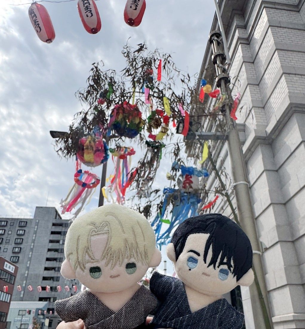 shitsuki1027's tweet photo. ワールドツアー来てくれなかったので自分で連れて行ったよ〜🏮🏮 https://t.co/IK6bsjasoq