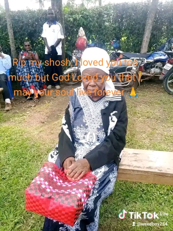 MuhatiaMichael's tweet photo. Rip my shosh, I loved you too much.
I grew up in your hands without my mommy
May your soul live forever 🙏 
HELP 😭😭 0740586838 https://t.co/IYk8HNVTR3