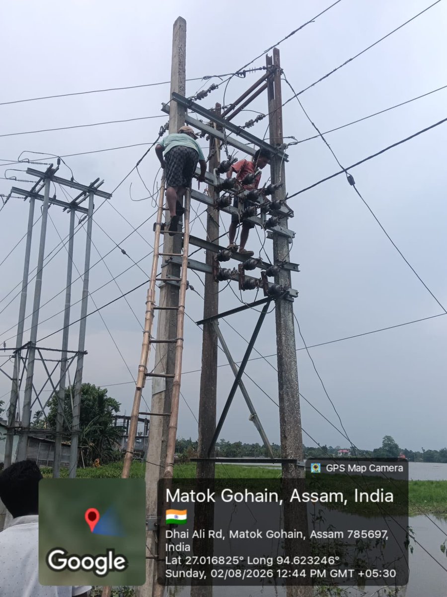 himantabiswa's tweet photo. Our power warriors are working round the clock to restore power supply in all affected areas.

Their hardwork is often understated but be it any weather or at any time of the day, they are always on the job to make sure homes across Assam keep glowing.

#AssamFloods https://t.co/AyzCqvWOrt