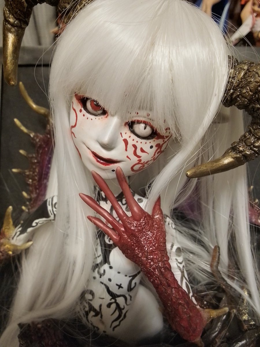 k04995946's tweet photo. #Labyrinth展　初日終了しました。
2回くらい意識飛びましたが楽しかったです。
今日はグミしか食べてないのでなんか食べます。
この子たちも好評で何よりでした。
8月8日まで開催されていますのでよろしくお願いします。 https://t.co/B85MiaKMbj