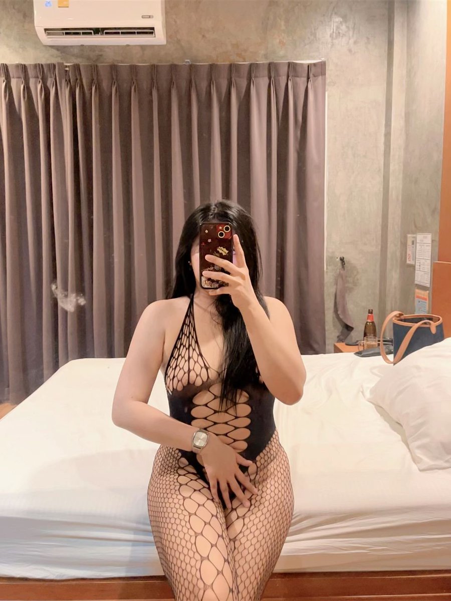 Mrs_Tralalaa's tweet photo. nyobain baju dinas baruu..rasanya kyk seperti g pkai apa²,semriwing😆😆 https://t.co/qYA7UCS3En