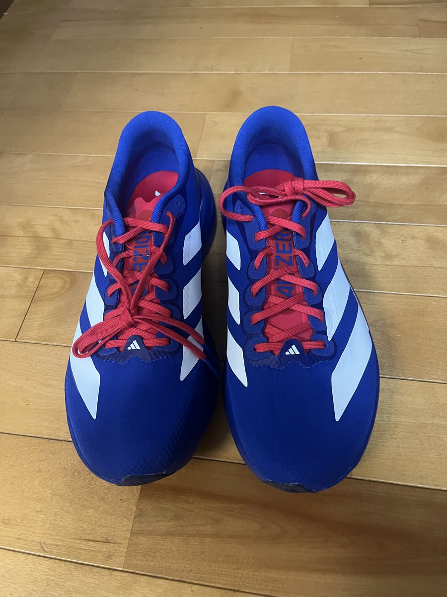 shinyfm1's tweet photo. 私の26-27シーズンは
こちらが相棒です。

#初マラソン🏃に向けて

初　#adidas   ランニングシューズは
この🇫🇷カラーで。 https://t.co/wM4nbzHNHu