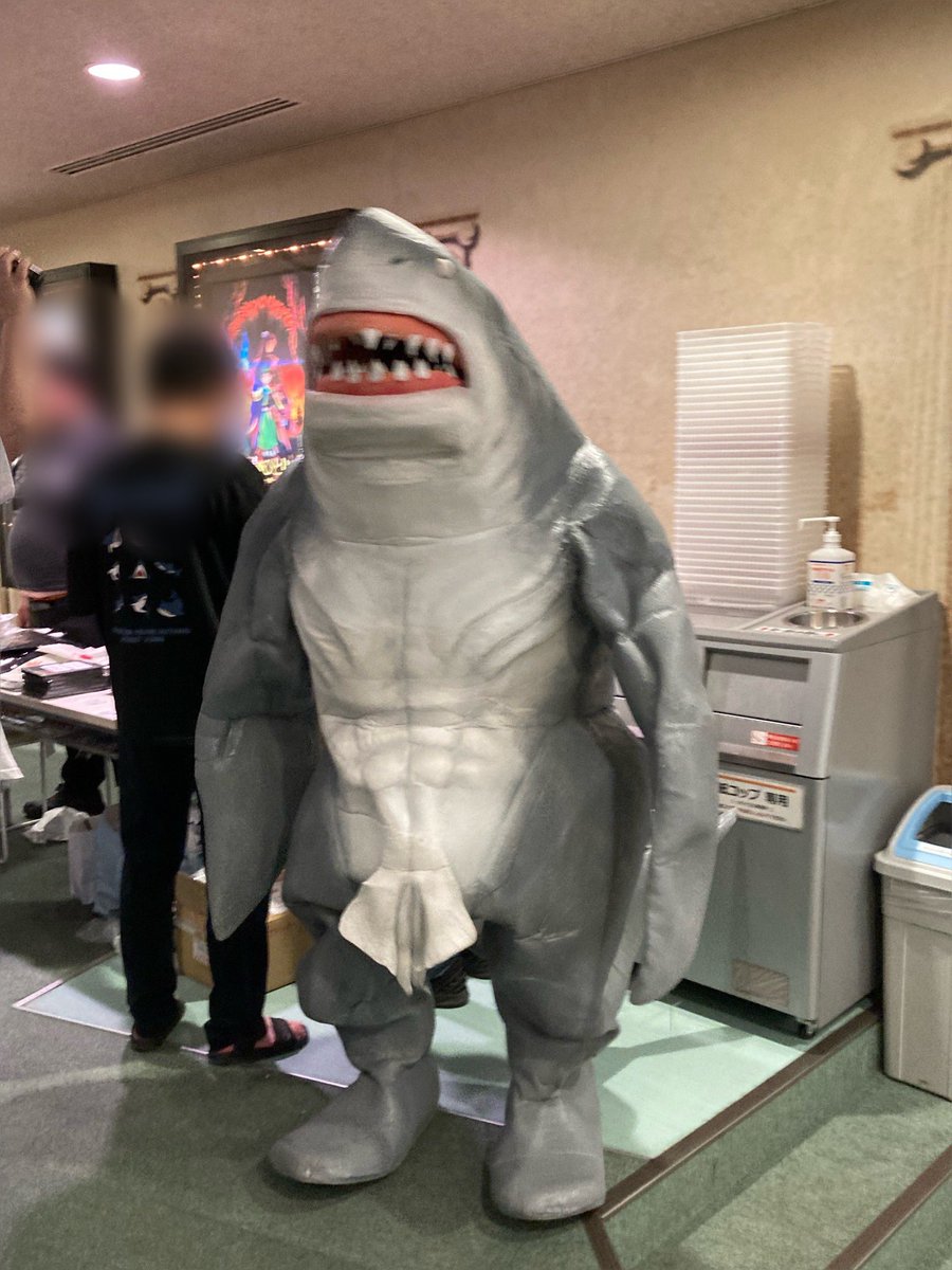 ssm_kop's tweet photo. 本日はシャークネードハートオブシャークネス、学校のサメ談、温泉シャーク2先行上映の3本立てでした
帰りにgigoでアクスタ購入！残っててよかった〜 https://t.co/ordK56xyp1