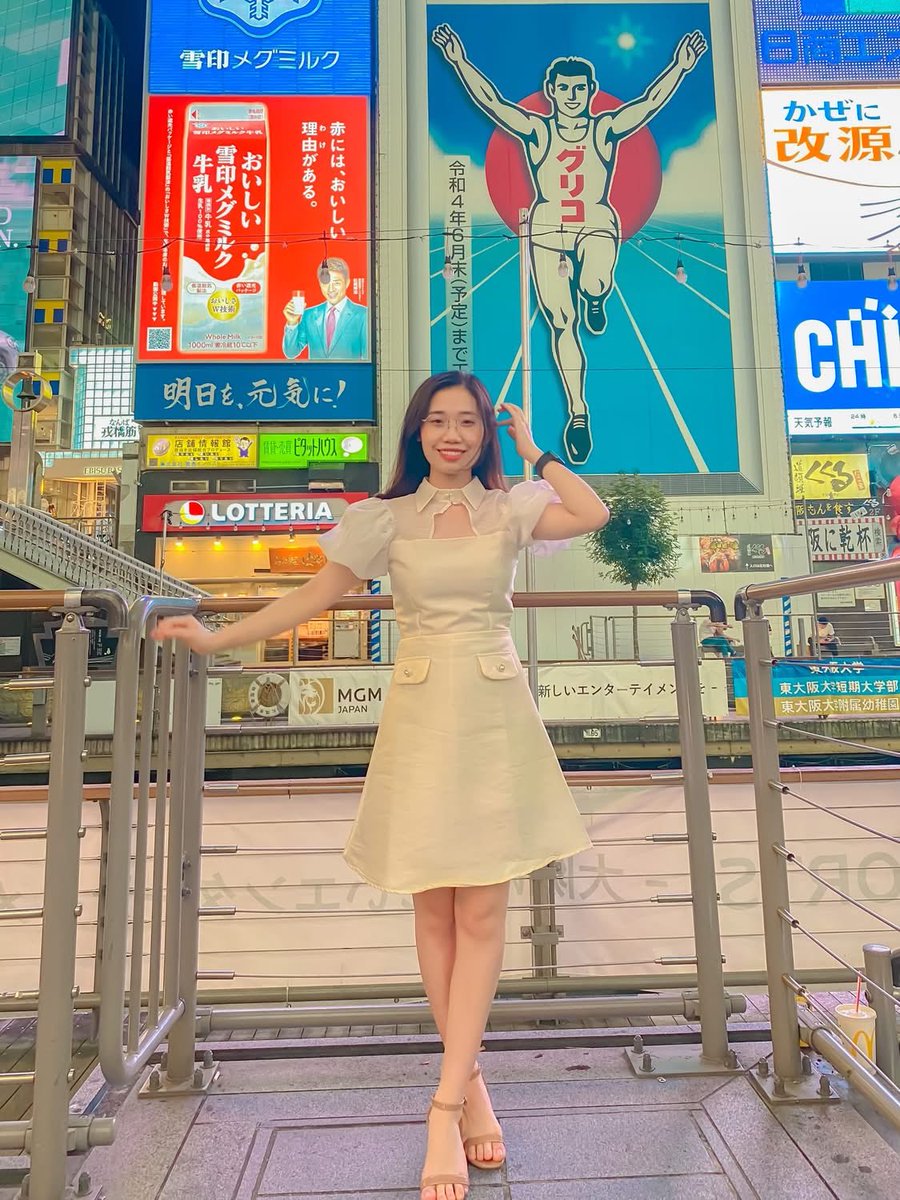 lico337's tweet photo. 長崎で、産地偽装とみられる梨を、今日もネットで売ってます。通常の流通にのらない、色味が微妙な梨が、茨城県産のサツマイモの段ボールをひっくり返して作られた箱に、雑に積まれて売られています。

ベトナム料理店　シンチャオフード
住所　長崎県諫早市八天町

    食品表示法違反
    特定商取引法違反
などの可能性があります。

速やかな捜査をお願いします！