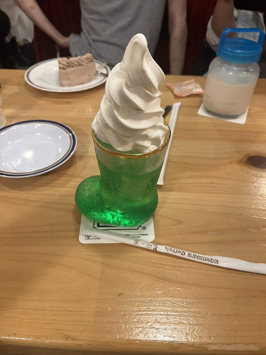 Fuyu_YP's tweet photo. おっさん5人でカフェ行けなかったからコメダ https://t.co/1ideIXztIx