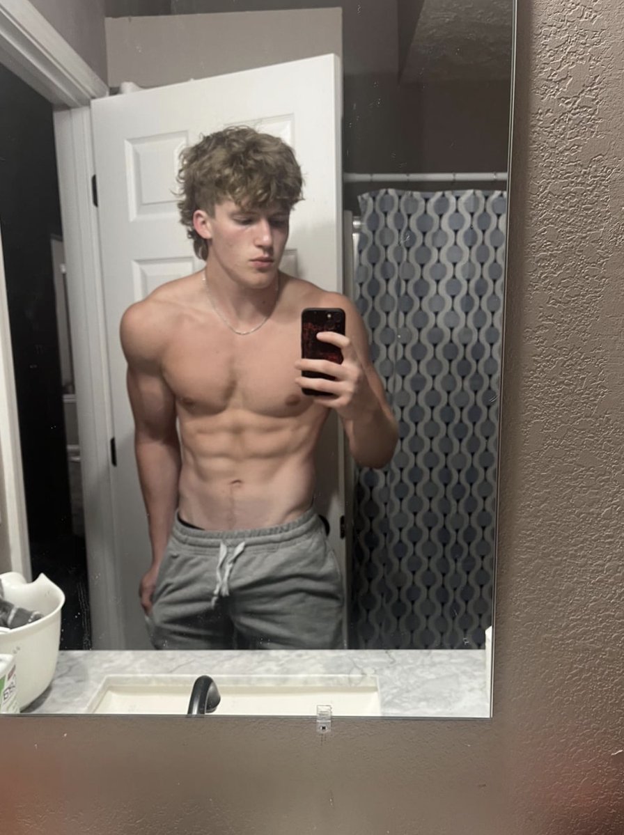 Boyx4444's tweet photo. After gym
#GymCheck #gym #men https://t.co/ZhMoPTcQ3m