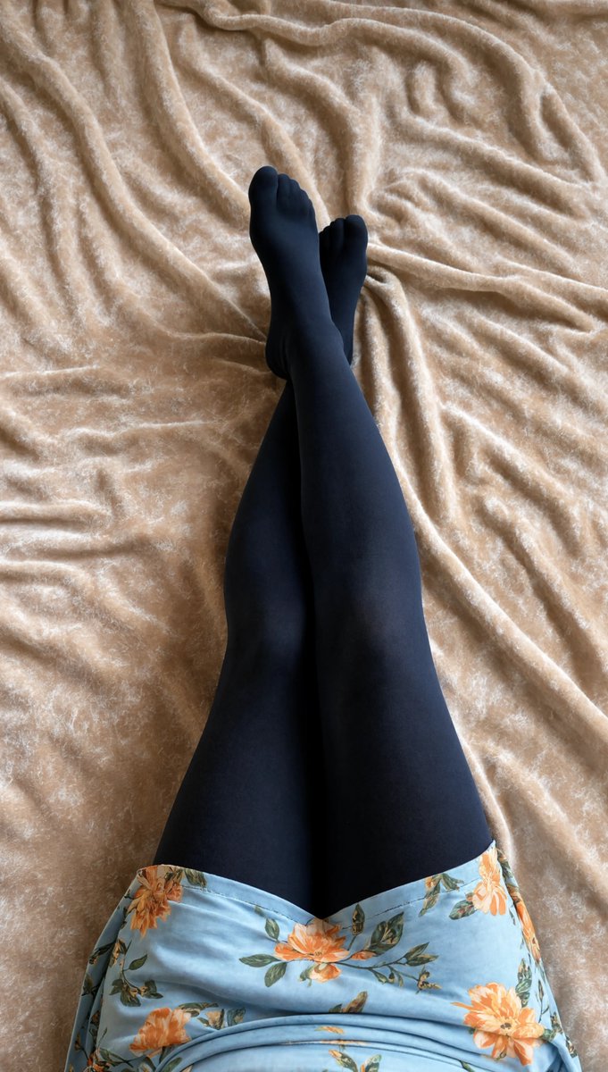 Gall_Andrea3's tweet photo. ootd. #piernas #fetiche #compartir #BuenosDías https://t.co/b90QK7sdPs