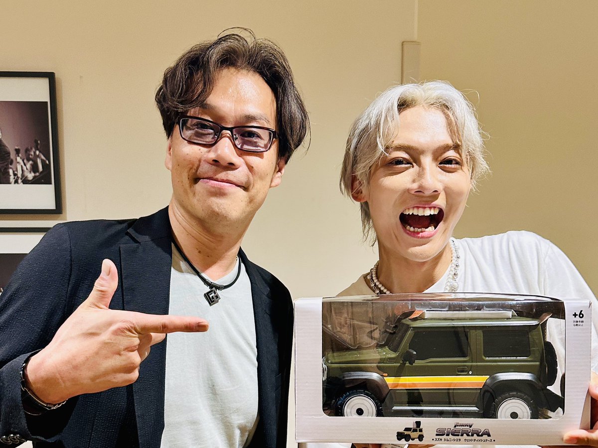 VoiceMasterNews's tweet photo. 今気づいたんですが、、、

先日フェスティバルホールを完売した辰巳ゆうとくんと、NHK大阪ホールを完売した「超能力戦士ドリアン」のおーちくん。

この2人の愛弟子が2日連続で岡谷鋼機名古屋公会堂を沸かせてるなんて、、、なんか胸熱です🔥

＃tatsumi_yuto 
＃durian_ochikun 
＃VoiceMasterNews https://t.co/w8e3KjRsPu