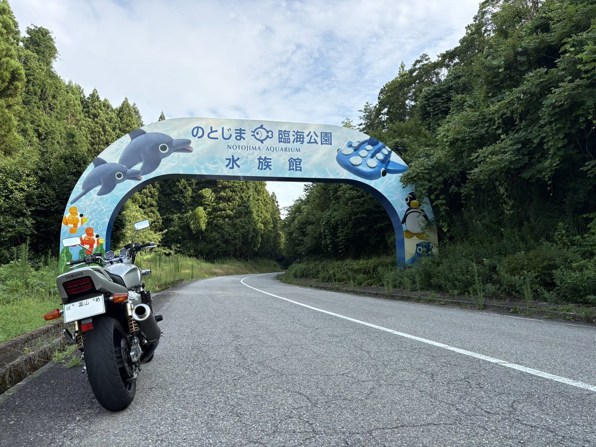 tmge_18312's tweet photo. 今日と昨日、乗ってました🏍️💨
日中は暑いので早朝に乗りました。

昨日は6時半に出発し能登島まで
行きましたが着いた時点で暑かったので
今日は4時に出発しました。

早朝は少し涼しいし道が空いているので
走りやすいです🏍️💨
また早朝ツーリングしよう😊 https://t.co/Fcxz9w1usK