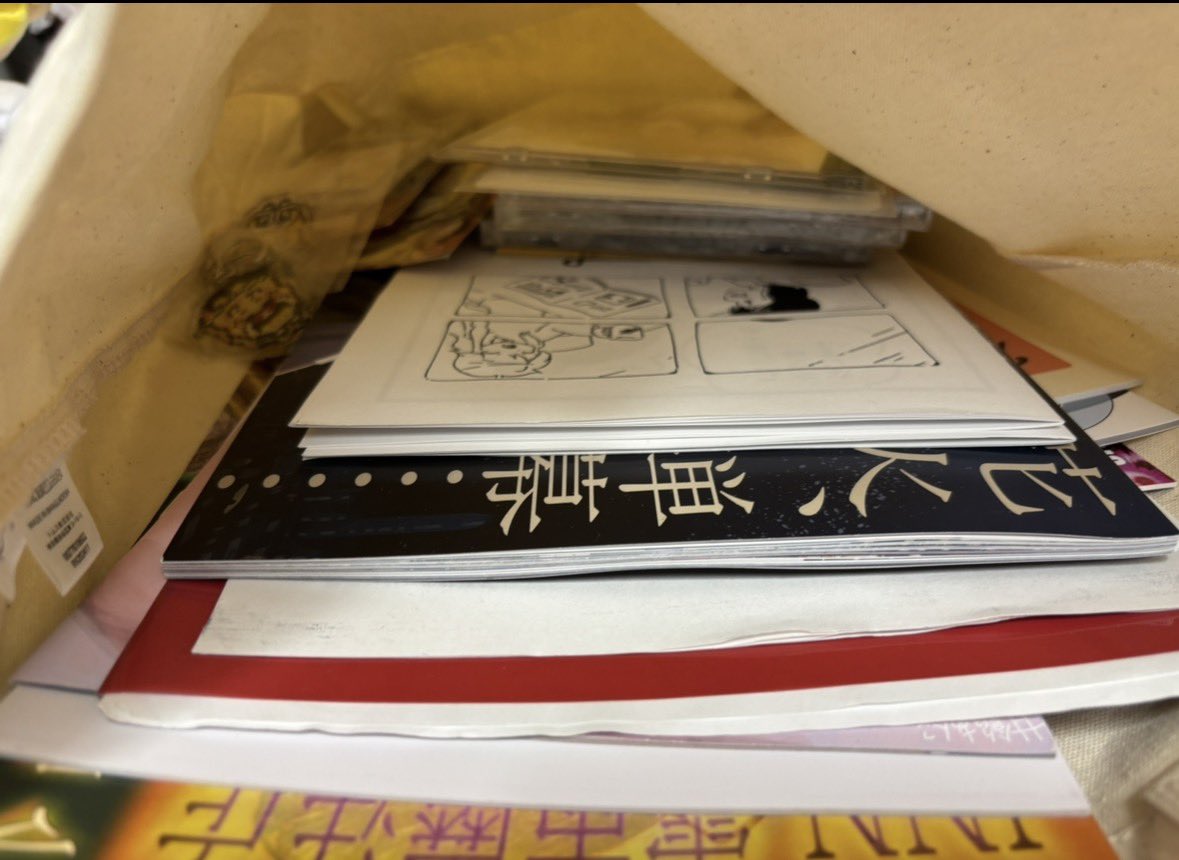 PikachuZ025's tweet photo. #たまゆらの夜
うちの部屋は物が溢れすぎて今や戦利品を並べるスペースが無い(流石に床は申し訳ないし…)からこんな形ではあるけど、まあいっぱいあります
本系はアフターの読書会でたくさん読んだよ https://t.co/vXQbgmEMpQ