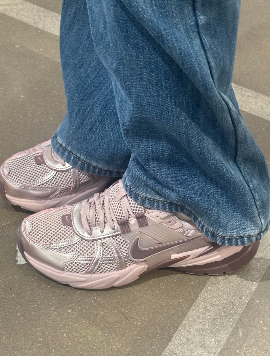 dJejingga's tweet photo. LANGSUNG NAKSIR... NIKE WARNA INI CANTIK BANGET 😭 cocok dipakai hangout dan jogging 🥹💗 https://t.co/3JlesUt9Tx