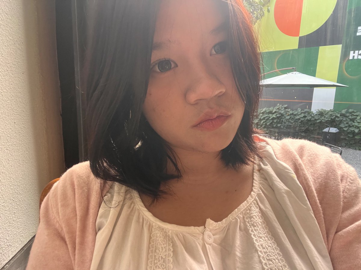 benaethsun's tweet photo. ku sudah jarang post selfie di sini :> 🪷 https://t.co/Lw4YBPWKBZ