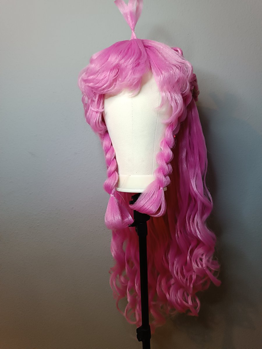 MeruwuAya's tweet photo. Como sabéis mucho, llevo desde 2024 siendo wigmaker a tiempo completo!
Así que en términos de cositas nuevas esto es todo lo que he estado haciendo (una pequeñita muestra <3)
#wigmaking https://t.co/G6OLyC0AXY