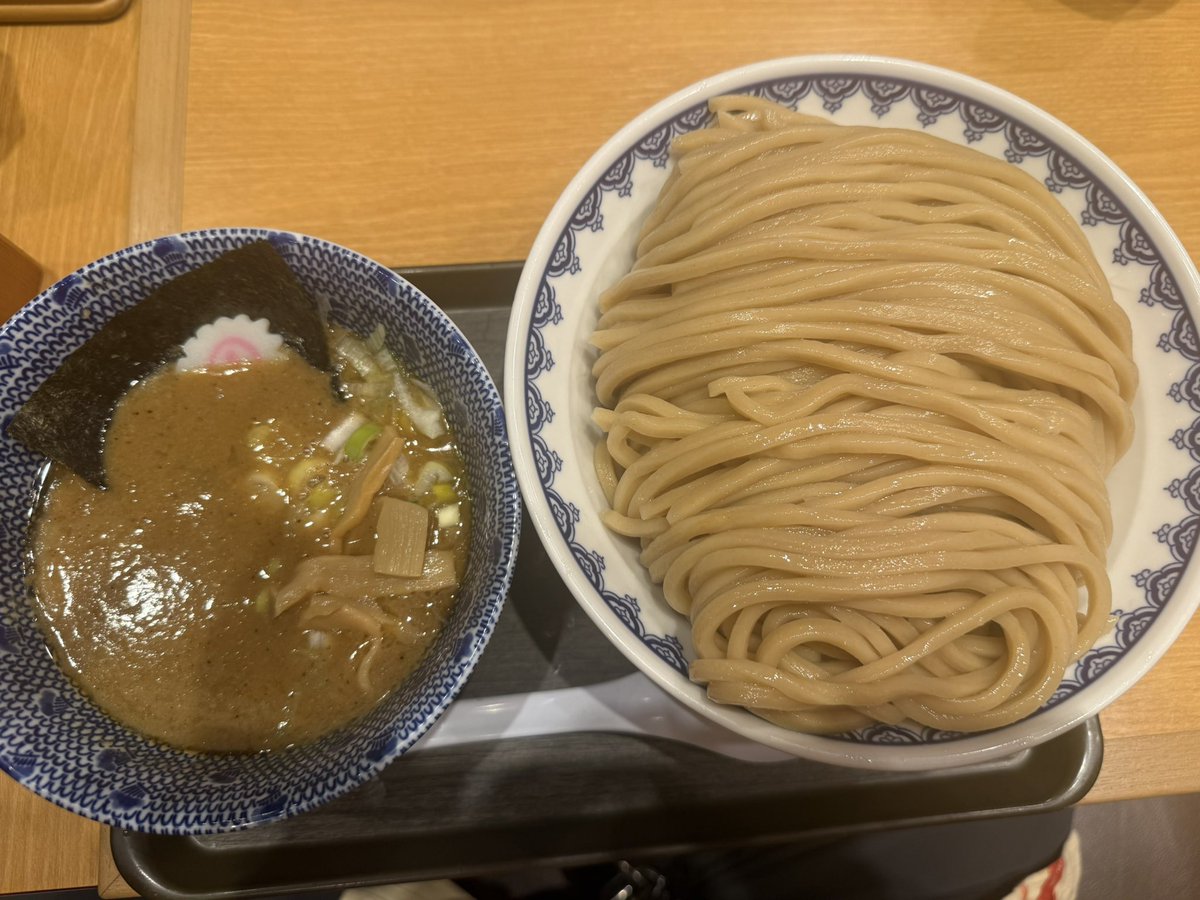 tonarin51965488's tweet photo. 次念序
つけ麺　特盛

仕事終わりに友達と。
麺量多すぎてビビったけどなんとか完食。
濃厚すぎない魚豚が最高。
麺も太めで個人的に好み。

美味しかったです✨
ご馳走様でした🙇‍♂️

他のメニューも食べてみたいのでまた行かなくては。 https://t.co/t1DY1htpVK