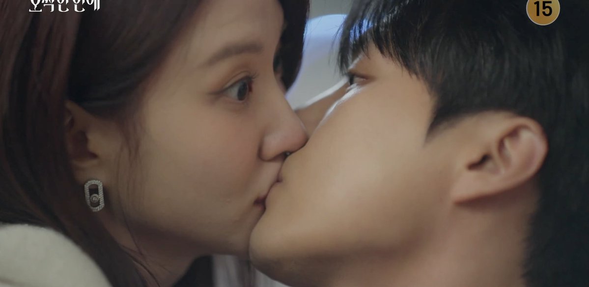 licoriceroots's tweet photo. kangwook pulled yeori to avoid motorcycle and they accidentally KISS 🙂‍↕️ THIS IS ROMCOM DRAMA I'VE BEEN WAITING FOR 

#SpookyinLove #SpookyinLoveEp6 https://t.co/LoaFI5vD7R