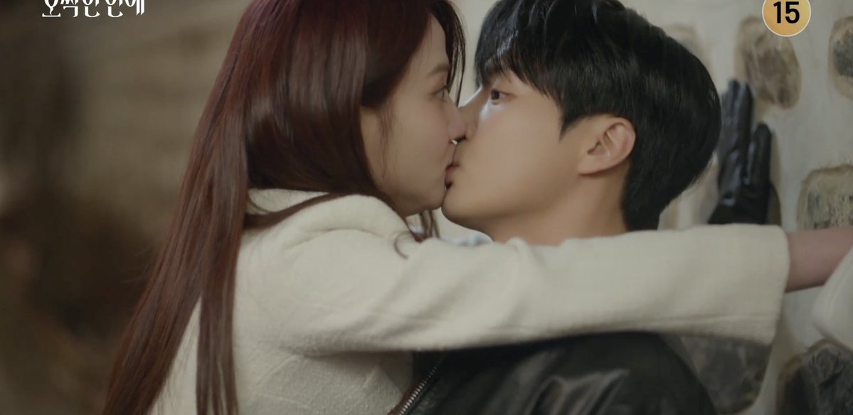 licoriceroots's tweet photo. kangwook pulled yeori to avoid motorcycle and they accidentally KISS 🙂‍↕️ THIS IS ROMCOM DRAMA I'VE BEEN WAITING FOR 

#SpookyinLove #SpookyinLoveEp6 https://t.co/LoaFI5vD7R