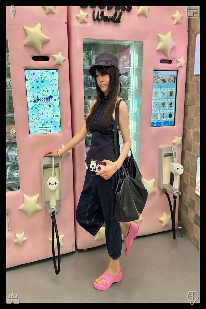 basquetarot's tweet photo. 🏵Stay sharp and remain ever vigilant. A tap at the door startled her, and she rose swiftly, fingers wrapped around her weapon, prepared to neutralize whatever danger lurked outside. Yet as she swung the door open, it was Lila who stood before her—drained of color, her eyes swo https://t.co/BpgUxKFlrK