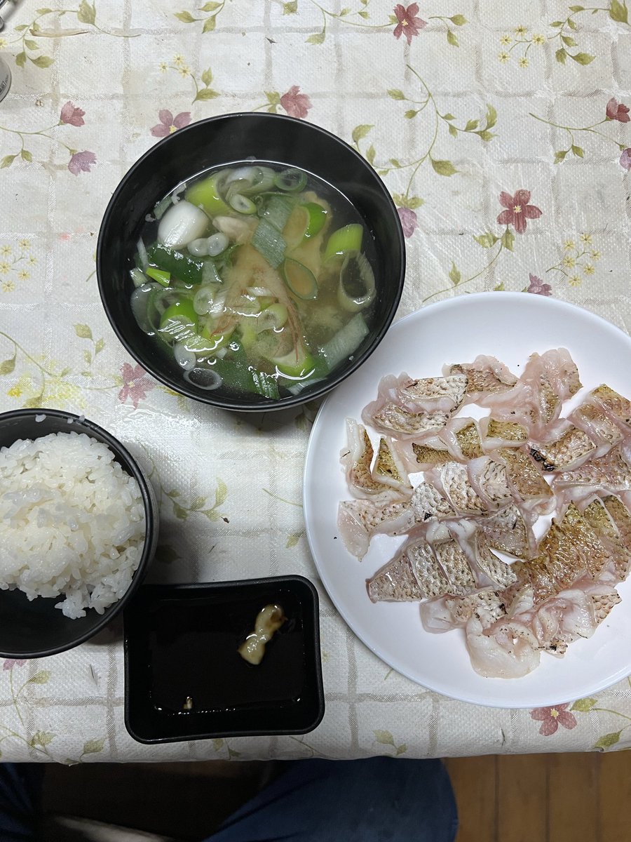 1BJSdn2HLb43950's tweet photo. 家族みんなさん
寝てしまいましたので
1人寂しくいただきます😋 https://t.co/21hg3YGGvC