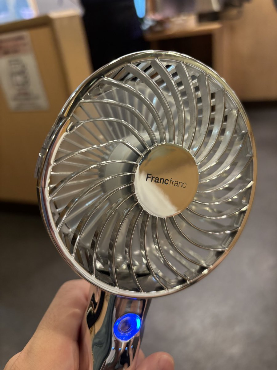 jo_6002_jo's tweet photo. すしバリュー好きー
ハンディファン買って１週間たたずに
踏んずけちゃった https://t.co/dcoDhEmELC
