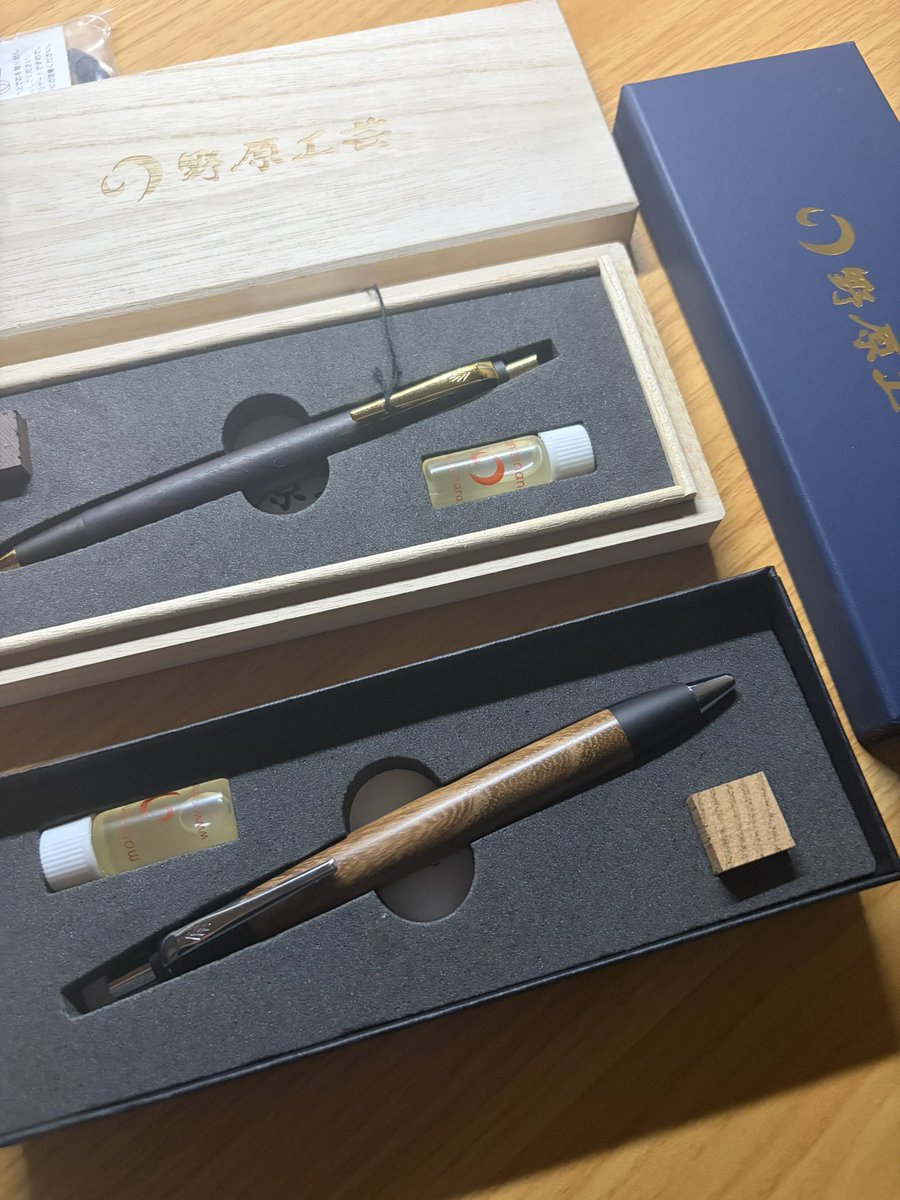 cam_snoopy's tweet photo. 子供用の予備に確保した野原工芸製品🤩

ふるさと納税分のボールペン　槐
ネット抽選当選のシャープペンシル　インドローズウッド

の2品が先日届きました。野原工芸は合計三本目です。

これであちこちの抽選会に参加しなくて済むぞ。今後はオンライン争奪戦と本店抽選に専念だ😎

#野原工芸 https://t.co/GIdzFcD0Rd