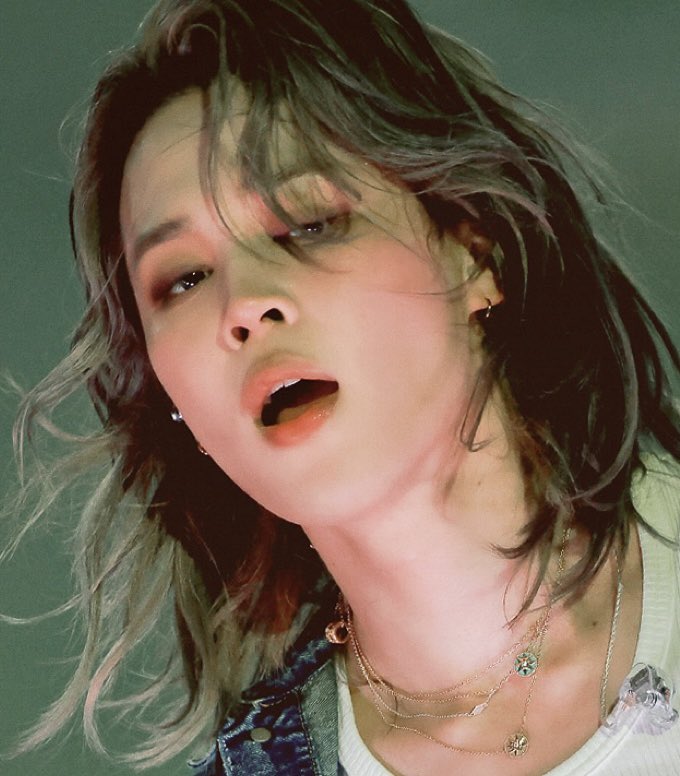 jiminourdiva's tweet photo. His duality is no fucking joke bc what the fuckk https://t.co/sJ9Cmrg0UQ