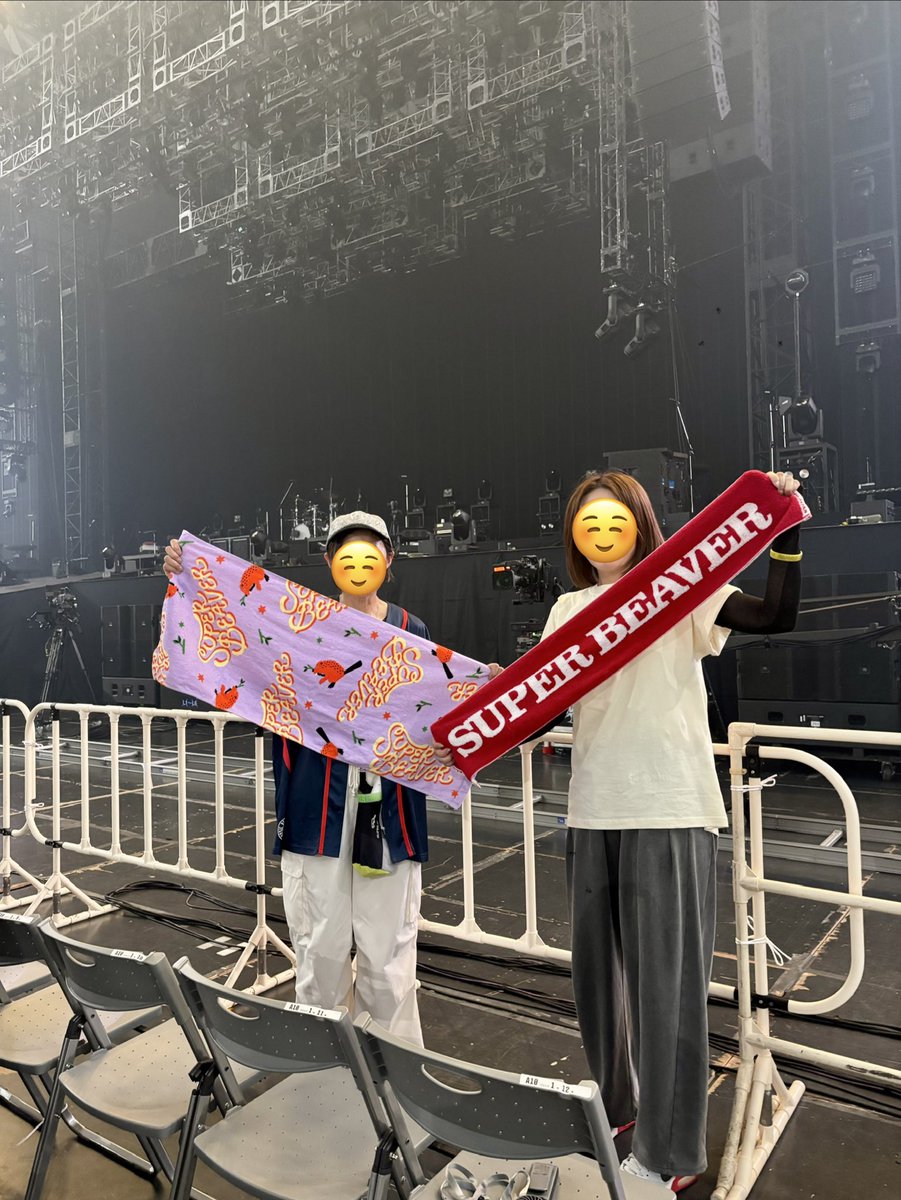 na08tsu20's tweet photo. ドームがライブハウスでした。来なければならない１日でした。記念すべき日に一緒に音楽できて、よりよく生きる覚悟ができました！ラ後のビは、新幹線車内にて🍺素敵な席でご一緒させてもらえたビバ女神様🦫には感謝しかないです！
#京セラドーム大阪
#SUPERBEAVER https://t.co/HPNqJS7iJ8