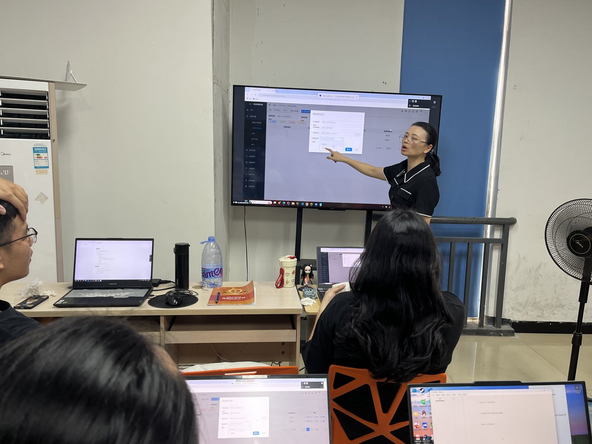 kubcha1's tweet photo. Just wrapped an inspiring workshop on digital marketing strategy—loved exchanging ideas with fellow professionals and taking home actionable tips to level up our projects! https://t.co/EFi0HavqFK
