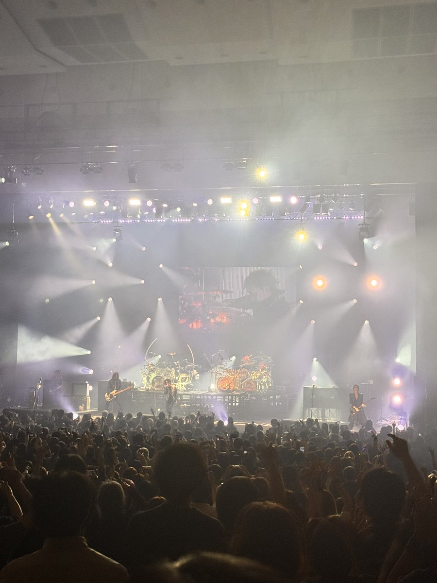 ShunSukeDrummer's tweet photo. LUNA SEAのツアー6月と7月の大阪公演、偉大なるドラマー真矢さんへのお別れと僕が尊敬してやまない淳士さんのドラムを観に行ってきました！

師匠の後を継ぐっていうのは僕なんかでは計り知れない程の重圧があると思いますが、その中でも淳士さんは僕の憧れの淳士さんそのままでした(･∀･)
これからもLUNA SEAを支え続けていってくれることと思いますので変わらず応援していきます！
そして、これからも僕にとってのドラムヒーローです(･∀･)
⁡
#lunasea 
#lunapic 
#淳士