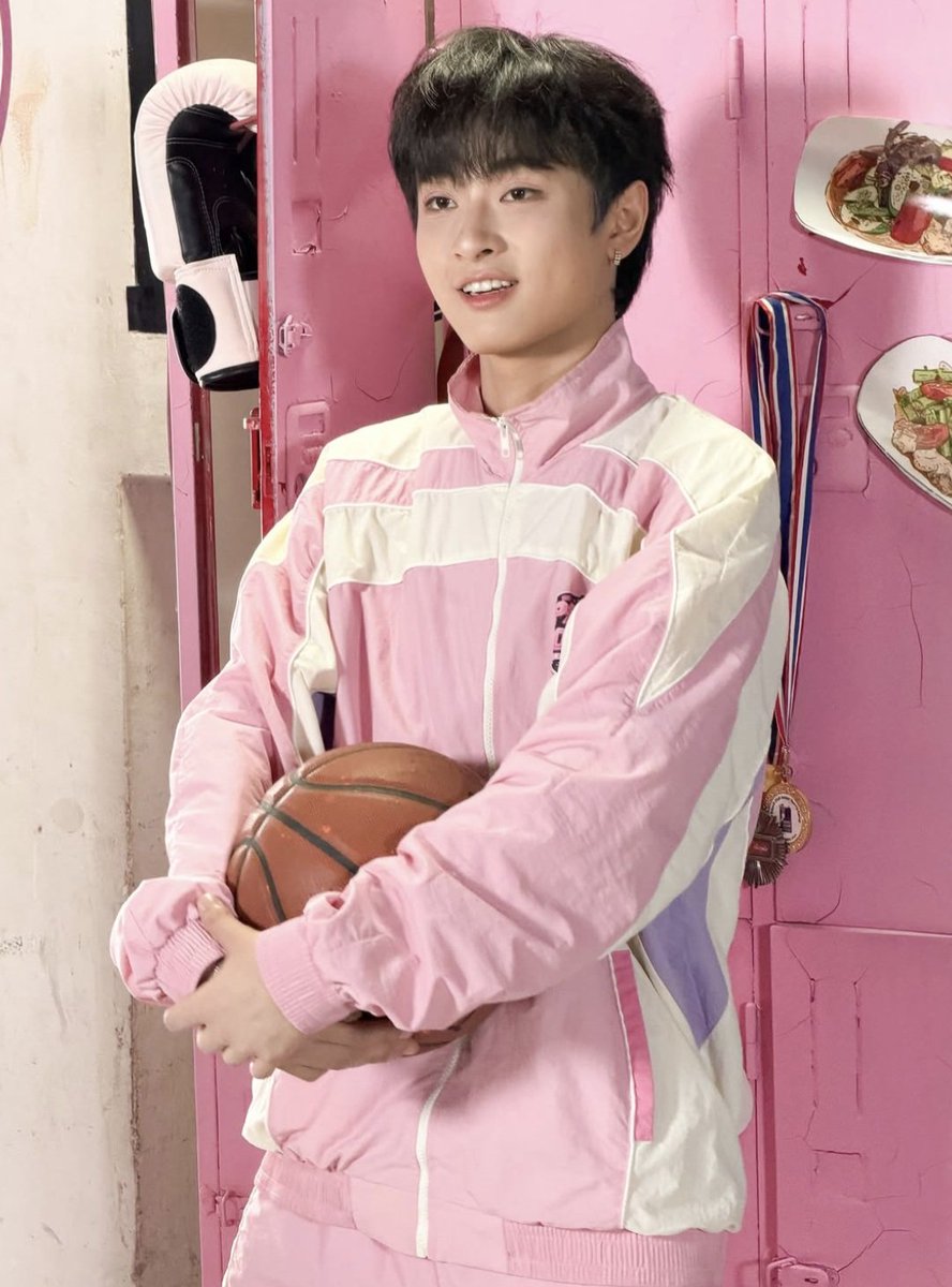 zzZuperwave's tweet photo. Not my locker edits coming to life bro🙂‍↕️🩷💚

CHEER ON WITH WAVE
THEE BORN TO WIN

#DMDSPORTDAY2026
#waavetnp #tthi_eks #theewave https://t.co/VbKoHS2U9V