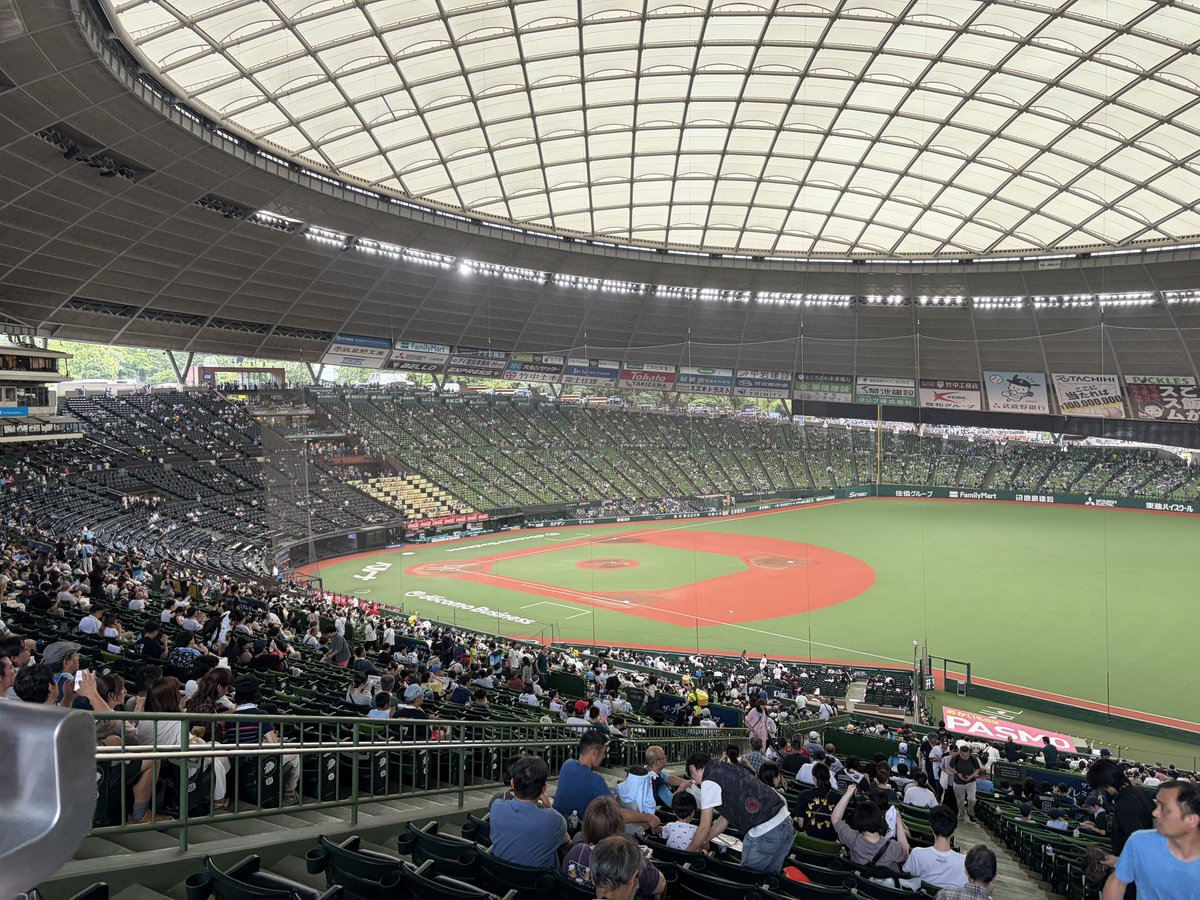 take_standup's tweet photo. 今日は会社の後輩とベルーナドームに行ってきました https://t.co/WR4Dp7uhCp