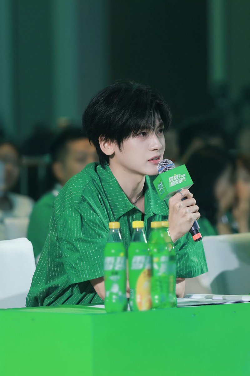zxwupdates's tweet photo. [20260802] Zhai Xiaowen Studio weibo update

#ZhaiXiaowen #翟潇闻 https://t.co/AnPG0pcD5s