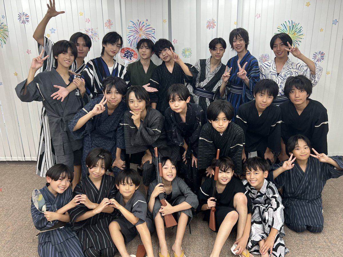 ren_tsubadan's tweet photo. つば男YOUTHの蓮です🪷
わっしょい夏祭りに来てくれてありがとうございました‼️
いつもとはまた違ってファンの方達との距離もグッと近くて、同じ空間で盛り上がれて、最高に楽しかったです👏☺️
メンバーもファンの方達もずっと笑顔で素敵でした‼️
僕の衣装は浴衣👘でした‼️輪投げを担当したよ🙌 https://t.co/RhkplHWPF7