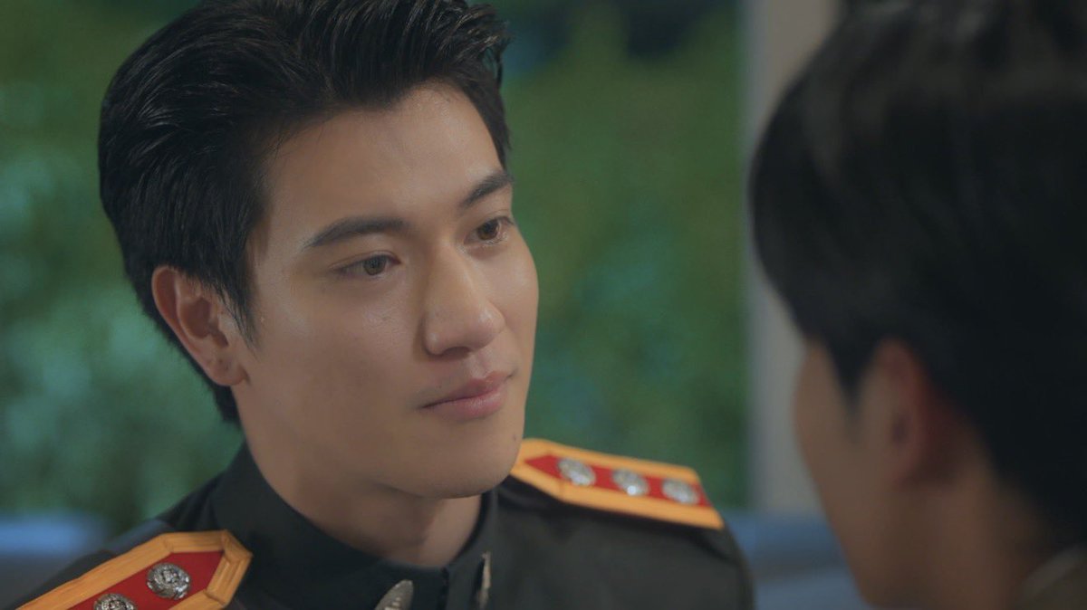 AimmaJV's tweet photo. ฉากนี้คือว้าวมากกก ให้เลย อินจักรเล่นถึงแบบขนลุก สายตากับสีหน้าส่งอารมณ์สุด ๆ

ฉากเดียวตีความได้หลายฟีลมากทั้งเศร้าทั้งกลัว รู้สึกผิดต่อคนที่รัก แล้วก็เหมือนกำลังคิดว่า ถ้าไม่ได้เจอชายทินอีกล่ะ? หรือถ้าชายทินรู้ทุกอย่างแล้วไม่ให้อภัยล่ะ งือ

THE EDGE OF HORIZON EP7

#อรุณรุ่งEP7 https://t.co/T99kYLrD28