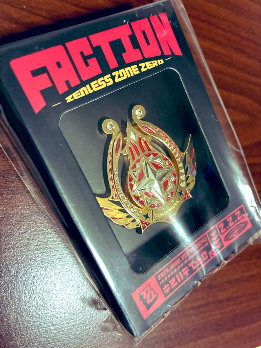 Meyer_ultima's tweet photo. 個人的なかなか見かけないゼンゼログッズの陣営バッジを見つけてしまった！スターズ・オブ・リラだったし買っちゃうよねー https://t.co/laDTUgV0jV