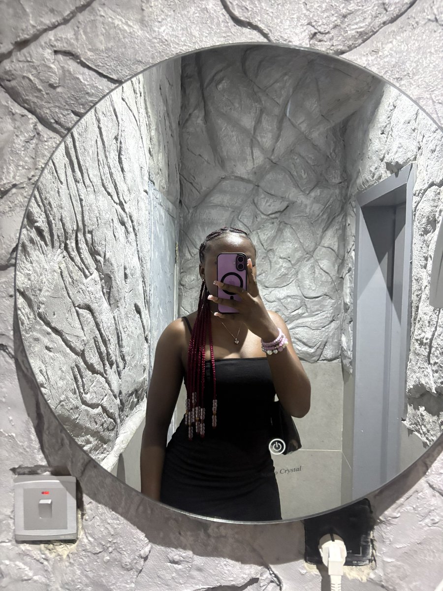 toluwani_ft's tweet photo. 🍷 https://t.co/zIBXdm6VY7