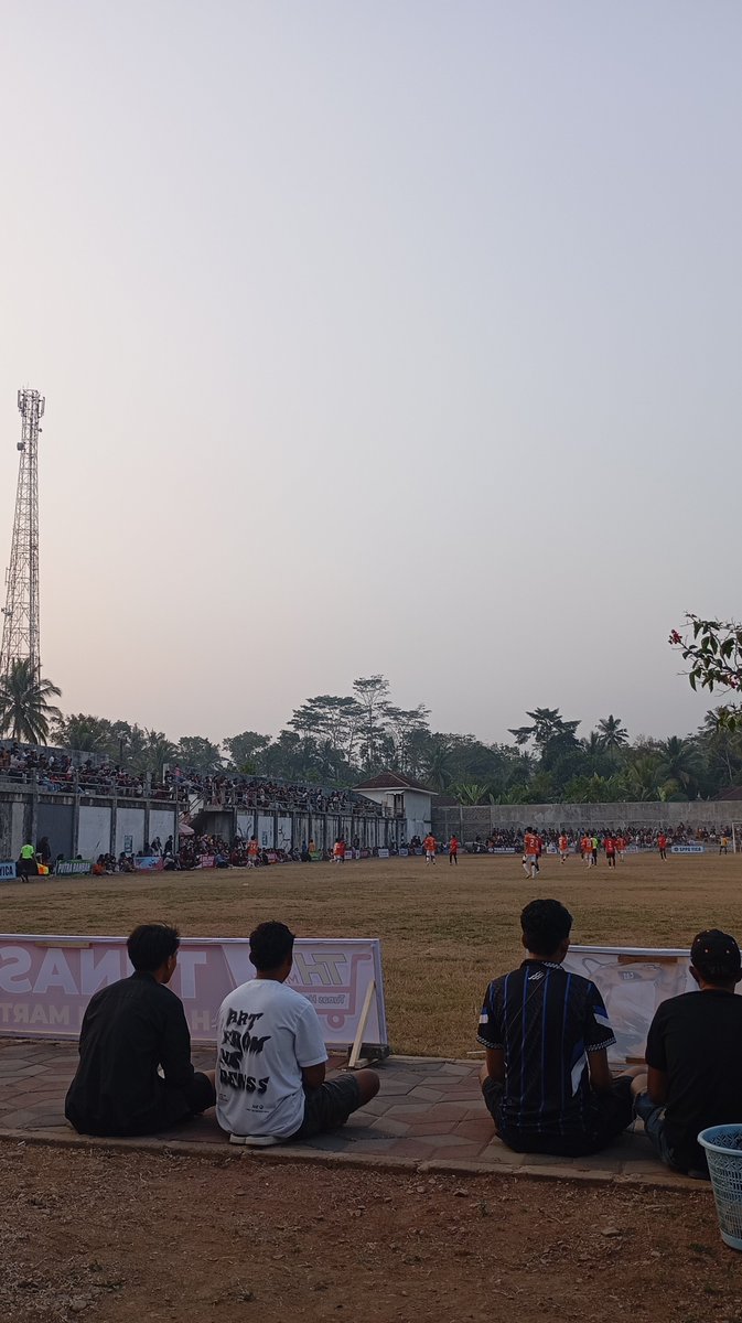 96erika96's tweet photo. 🧡 team gasang VS team ketro ❤️ (3-1) pertandingan hari ini kasar banget sampai bolak balik bermain luka fisik 😬 https://t.co/yeKNivMP1u