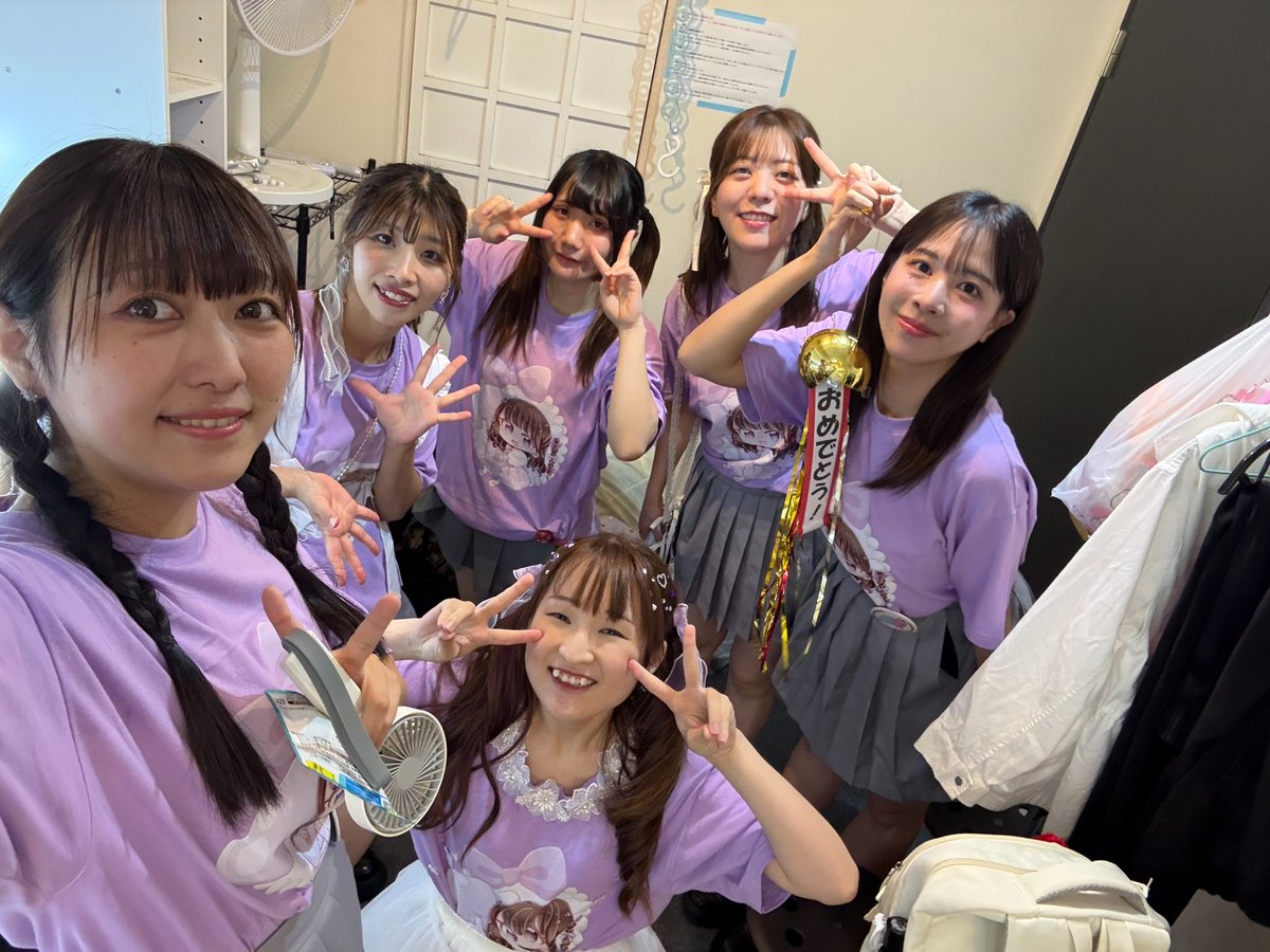 yun_wnwnd's tweet photo. 帰宅部でした〜🩵🩵🩵

しぐれ帰宅部のオリ振り作ってくれてありがとう✨いい歌詞すぎてこのメンバーで踊るとエモいなって思って度々うるうるした曲ちゃーんと撮影してきたのでお楽しみに🥰
#しぐちゃん7さい7周年 https://t.co/rIHvaDyxLI