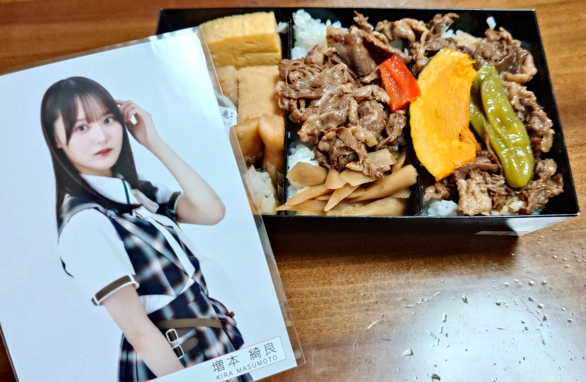 eebonebanataw's tweet photo. 京都も大阪も行けなかったので綺良ちゃんと今日のお弁当を置いておきます
(増本と升本) https://t.co/Cl0lLjxECO