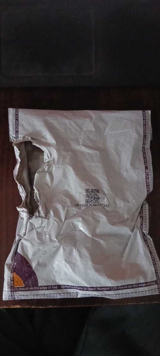 NeptuneSun1's tweet photo. @XpressBees_IN @nch1915 @FreeUp_App @FreeUpApp @DgpKarnataka @BlrCitiPolice @KarnatakaCops Barcode is fake, sticker is fake. How can you accept such a package from seller, atleast use your brain. https://t.co/ZPbPYoSCT4