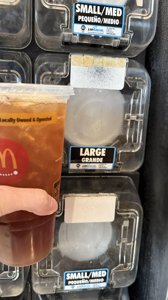 soclose2meg's tweet photo. ON THE ROAD TO SEE ARIANA CYA SOON CHICAGO SOMEBODY PINCH ME https://t.co/3nfP6fEQee